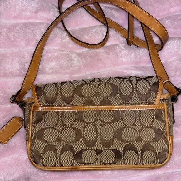 Vtg COACH Signature Buckle Shoulder Bag Canvas Leather Brown Signature Charm - Picture 2 of 8